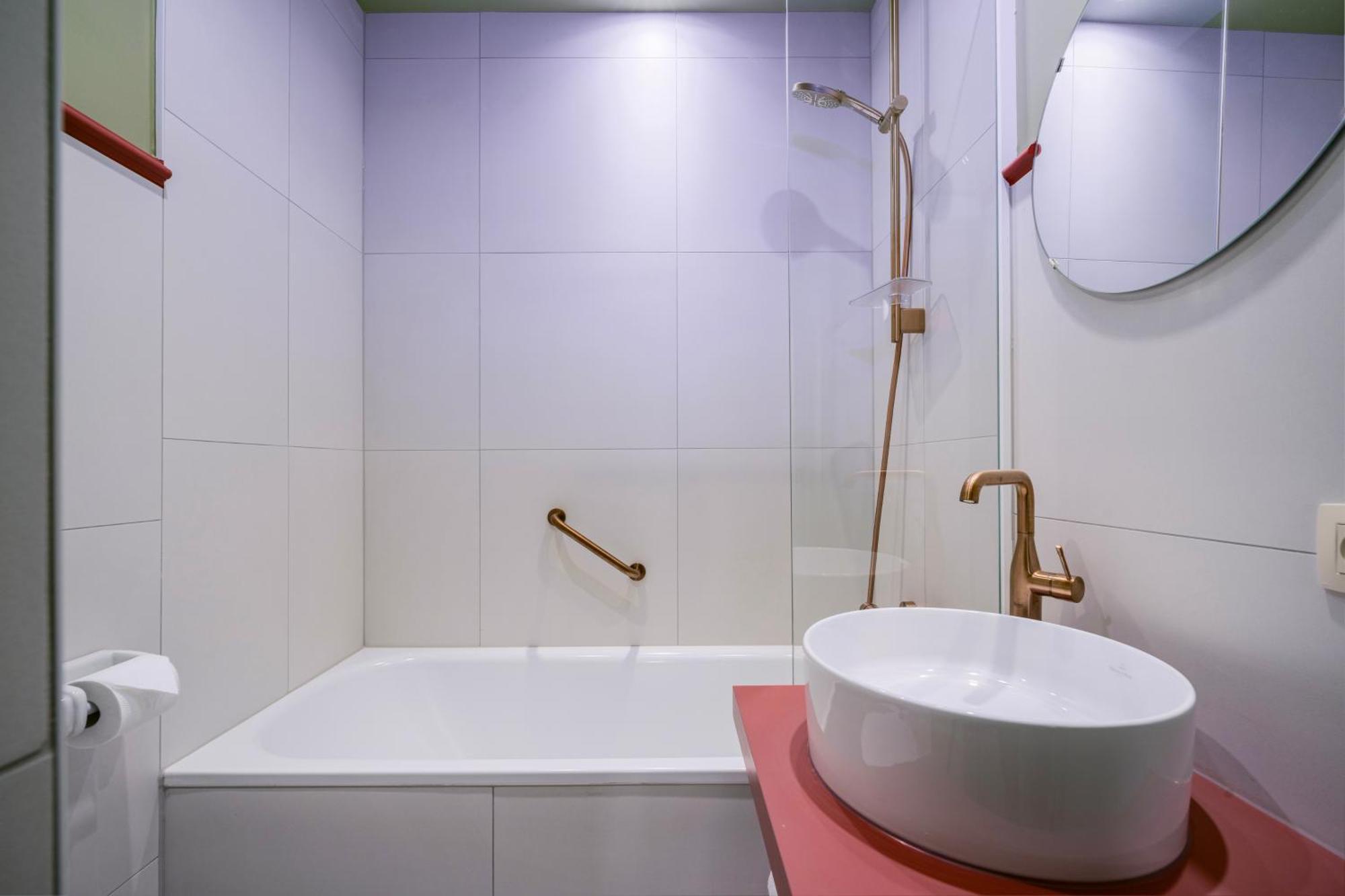 The Queen's Twelve By Romy&travis Aparthotel *