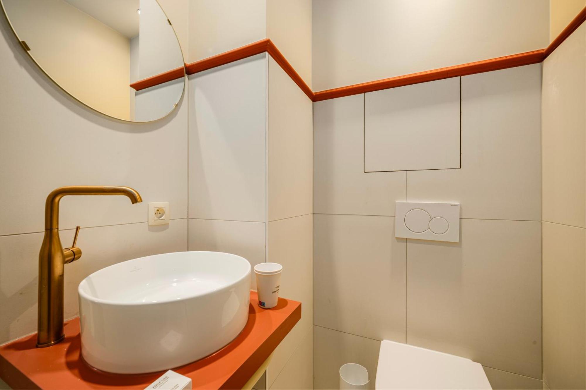 Aparthotel The Queen's Twelve By Romy&travis Bruges